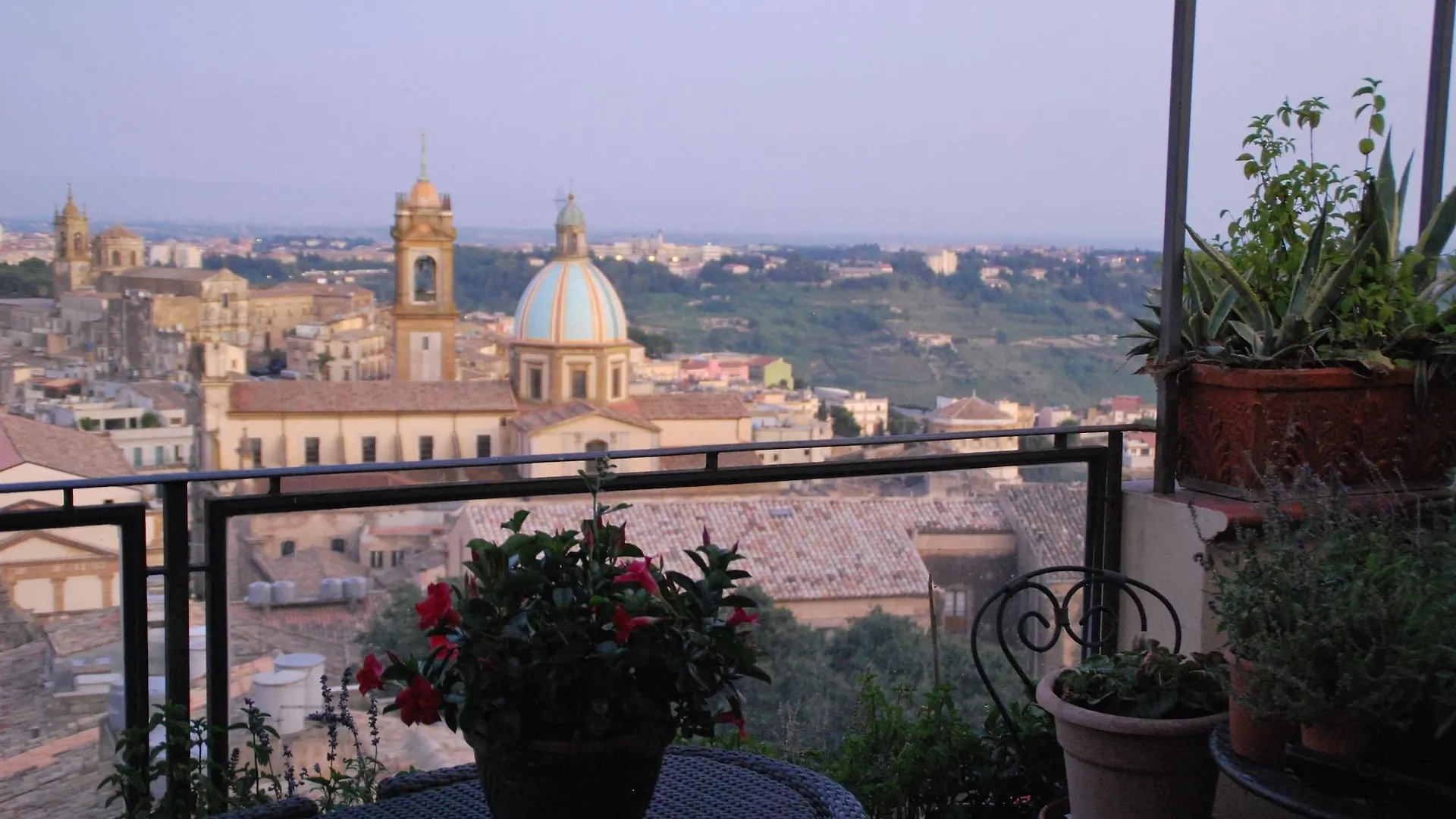 Bed & Breakfast Casa Tipica Siciliana: Panoramic Terrace B&B Caltagirone