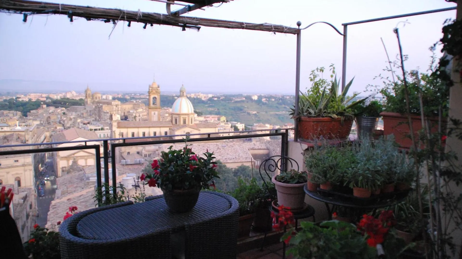 Casa Tipica Siciliana: Panoramic Terrace B&B Caltagirone 2*,  Italy