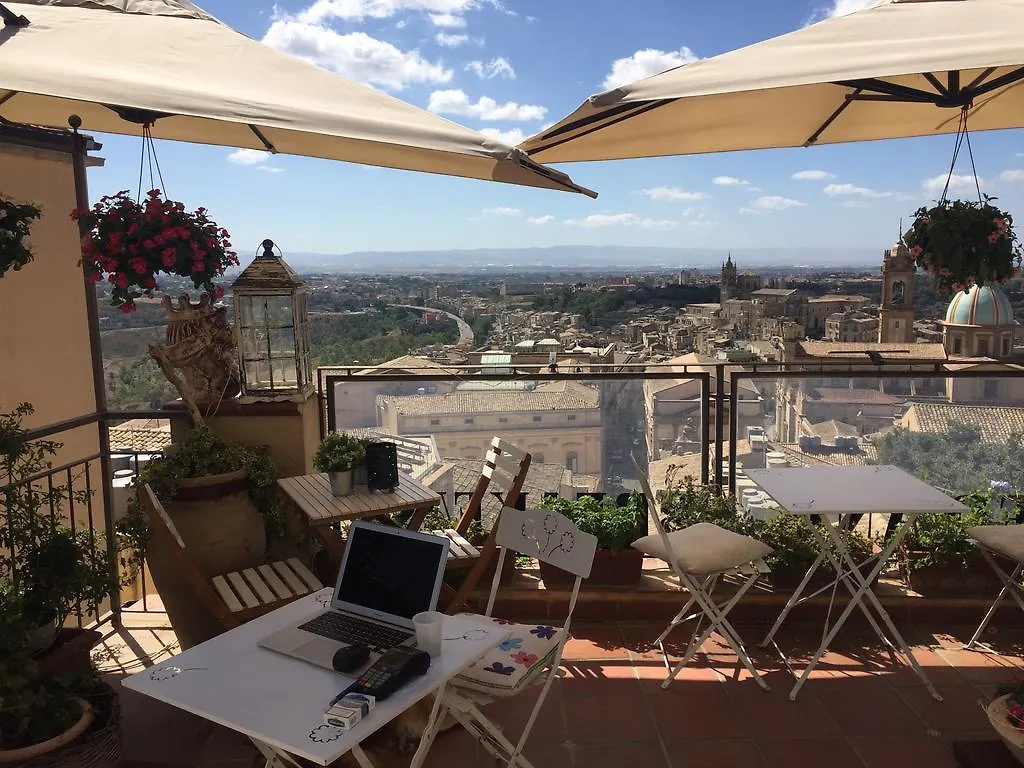 Casa Tipica Siciliana: Panoramic Terrace B&B Caltagirone