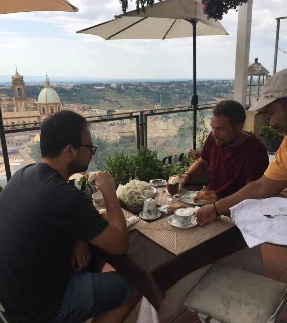 Casa Tipica Siciliana: Panoramic Terrace B&B Caltagirone Bed & Breakfast