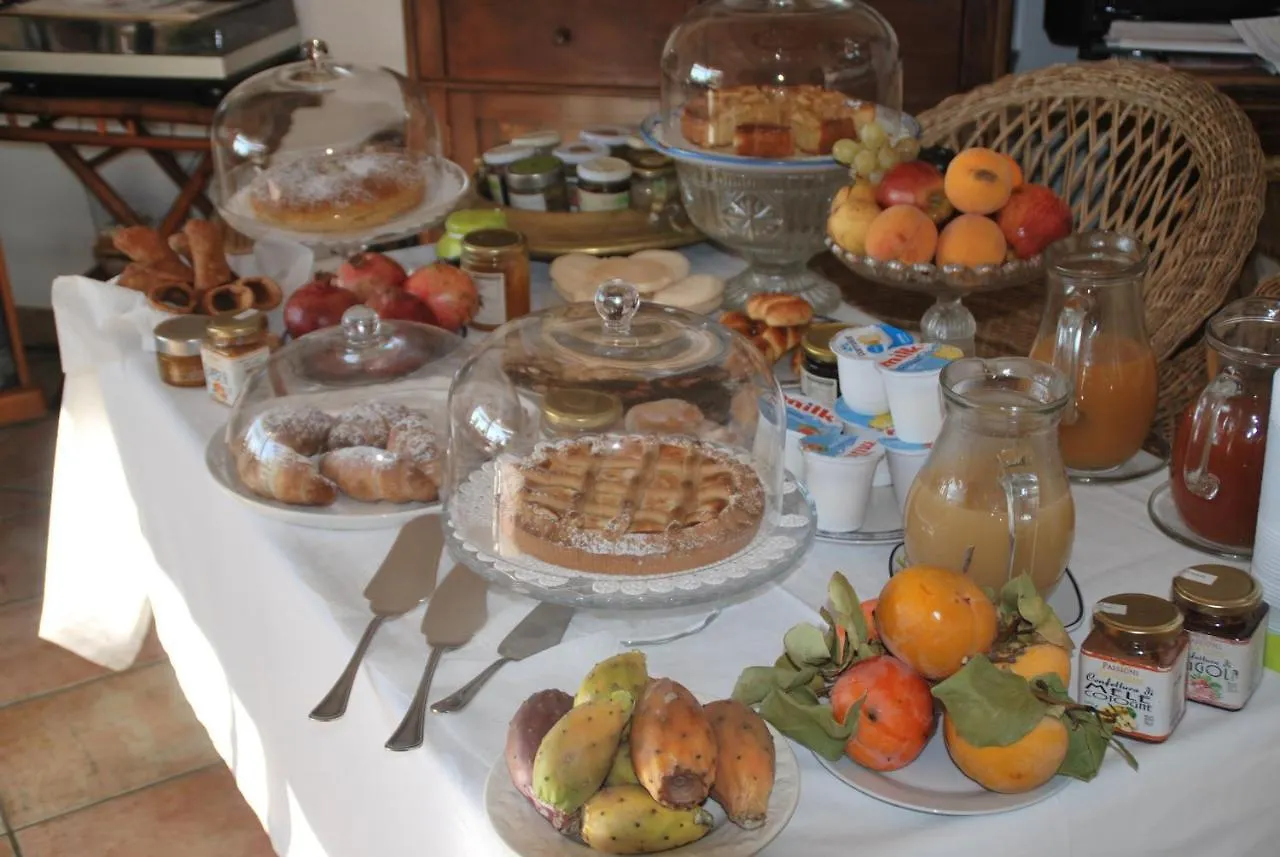 Casa Tipica Siciliana: Panoramic Terrace B&B Caltagirone Bed & Breakfast