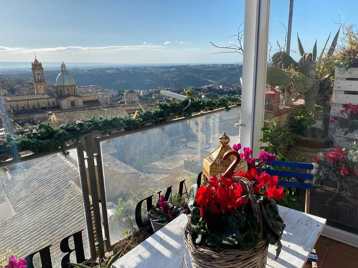 Casa Tipica Siciliana Patronale Home Bedandbreakfast Tremetrisoprailcielo Camere Con Vista, Colazione Interna In Terrazzo Panoramico Caltagirone Italië