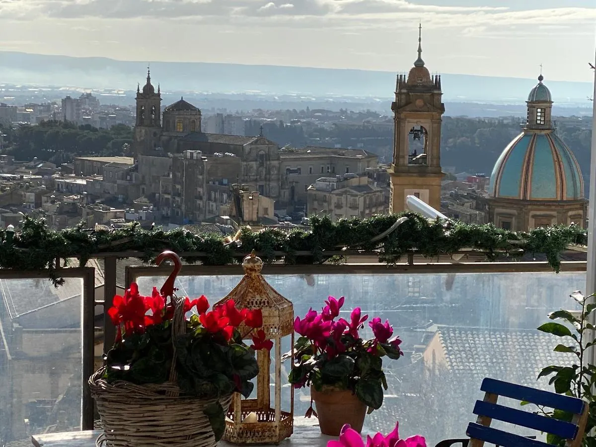 ** Bed & Breakfast Casa Tipica Siciliana Patronale Home Bedandbreakfast Tremetrisoprailcielo Camere Con Vista, Colazione Interna In Terrazzo Panoramico Caltagirone Italië